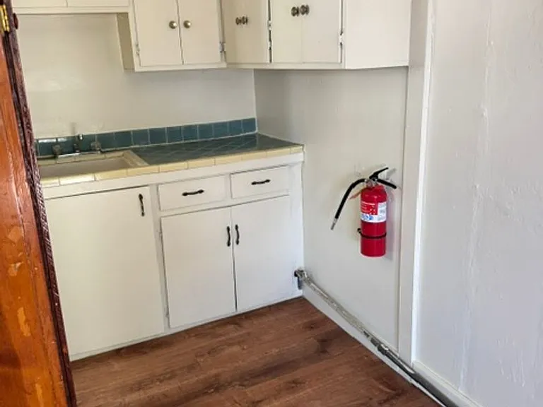 413 & 518 Vassar Dr SE — Photo 10