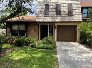 1079 Raintree Ln, Palm Beach Gardens, FL 33410