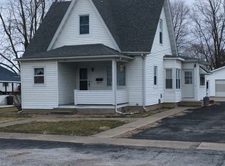 32 Prairie Ave, Carthage, IL 62321