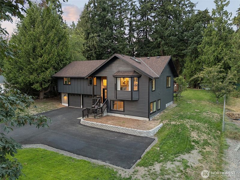 2nd image of 2207 186th Avenue E