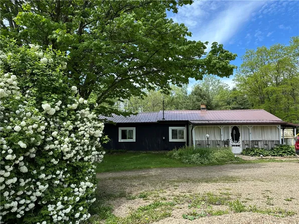 1641 Clintonville Rd, Harrisville, PA 16038