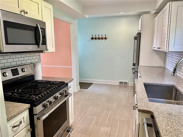 1161 Winton Rd S — Photo 9