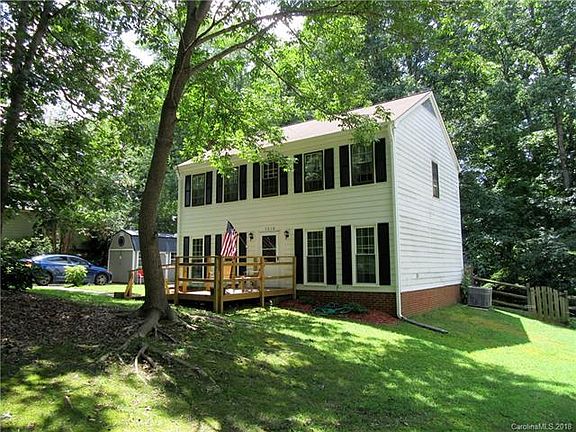 3rd image of 7910 Crockett Ln