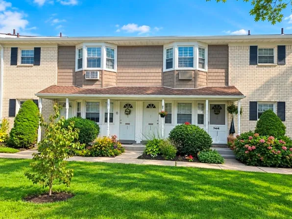 3909 Wilshire Lane #3909, Oakdale, NY 11769