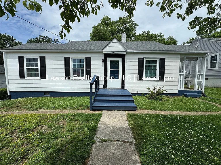 1741 Pexton Ave — Photo 1