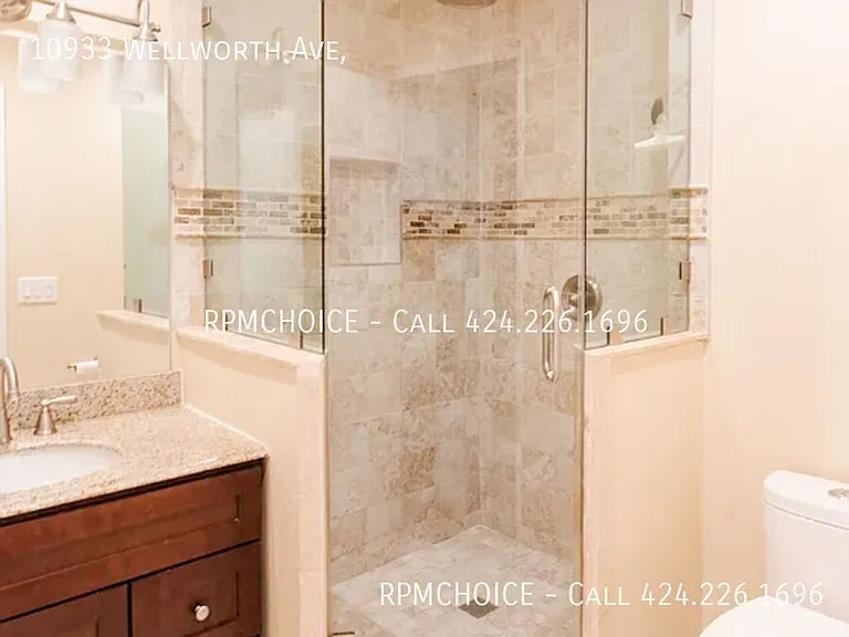 10933 Wellworth Ave — Photo 18
