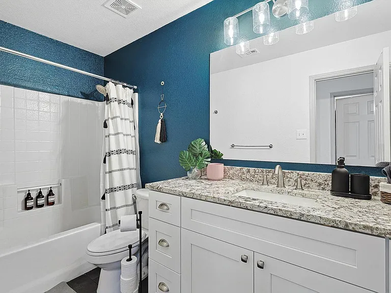 1049 Pullman Dr — Photo 34