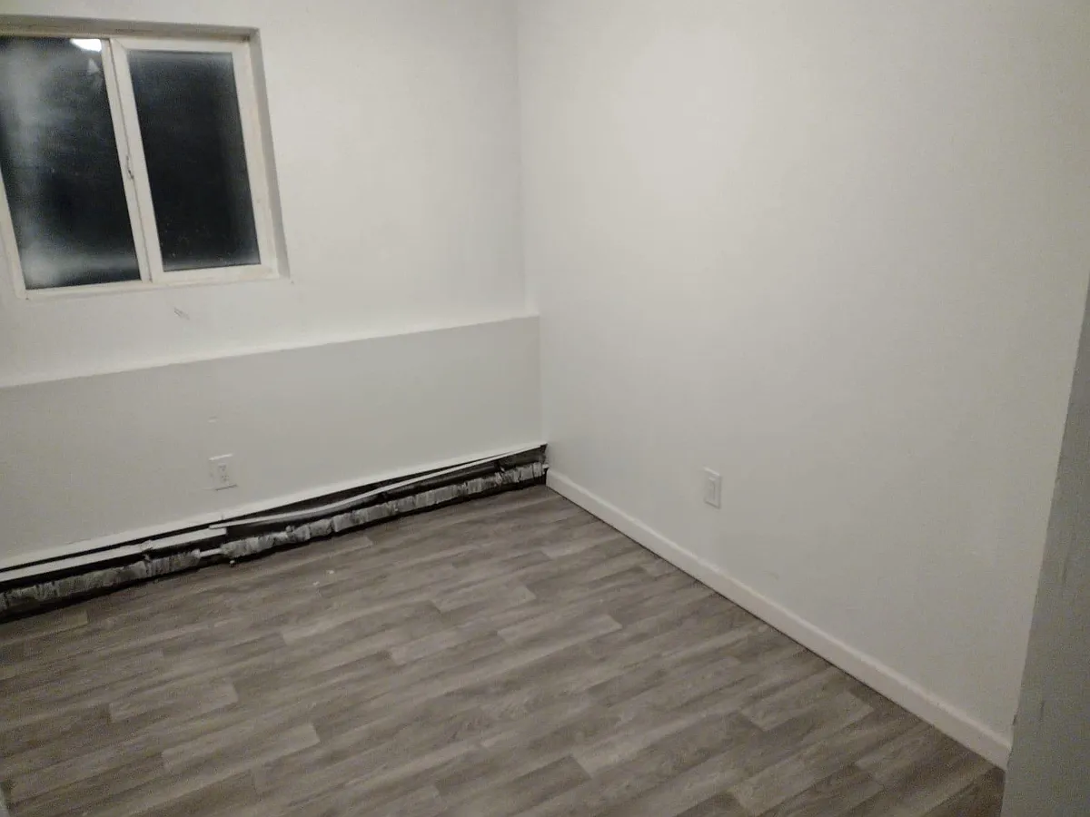 Building Photo - 150 Rosalyn Ct #101A