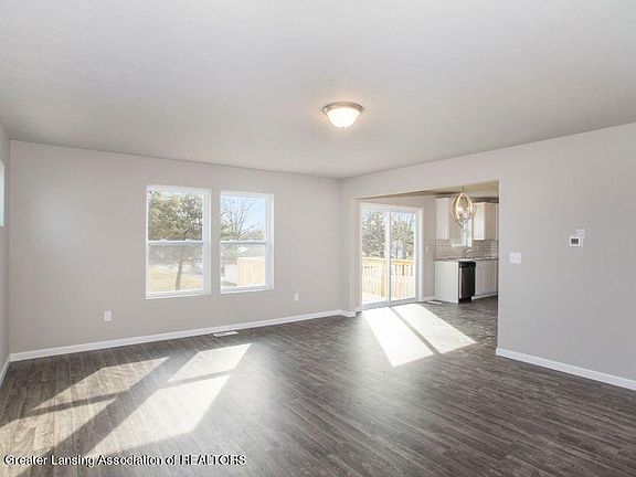 4th image of 1135 Oakwood Dr