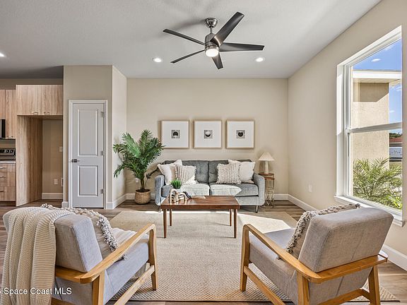 5th image of 509 Andrew St SE