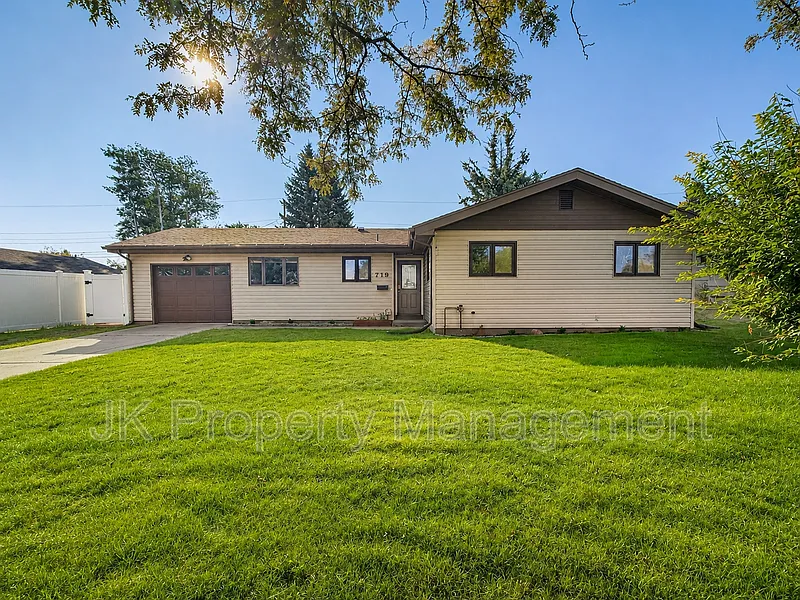 3 bed, 2.0 bath, 1202 sqft, $1,970 — Photo 1