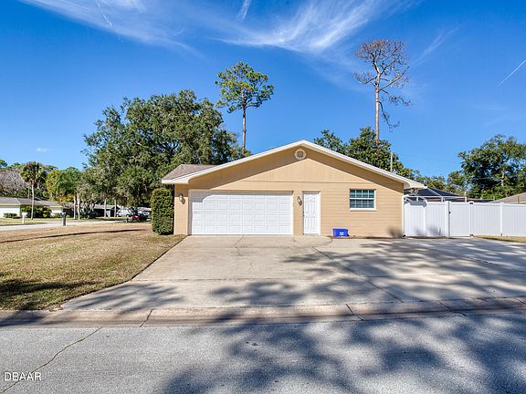 3rd image of 807 Lindenwood Cir