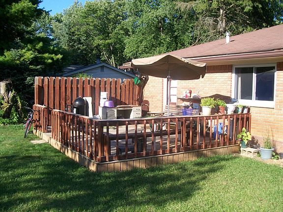 4th image of 9844 Chesterton Dr