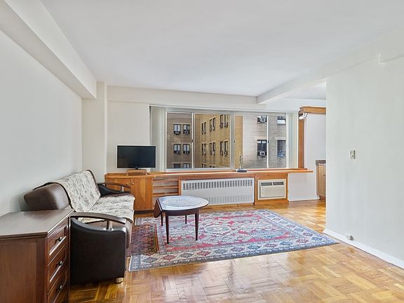 4th image of 225 E 46th St APT 10L