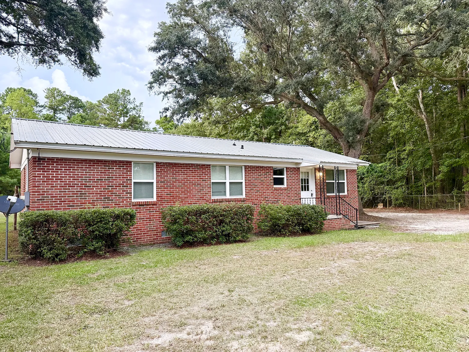4 bed, 1128 sqft, $1,800 — Photo 3
