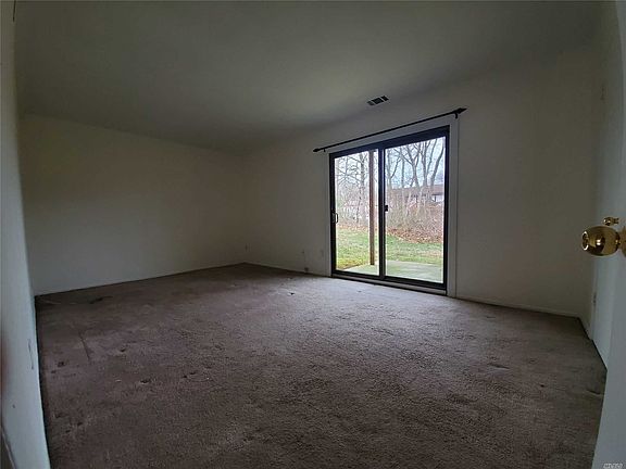 4th image of 60 Bailey Ct