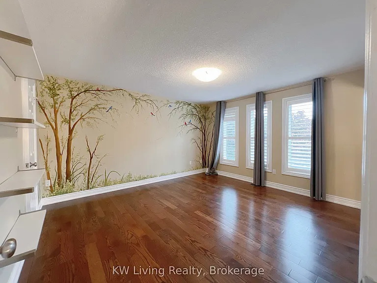 47 Waltham Cres — Photo 16