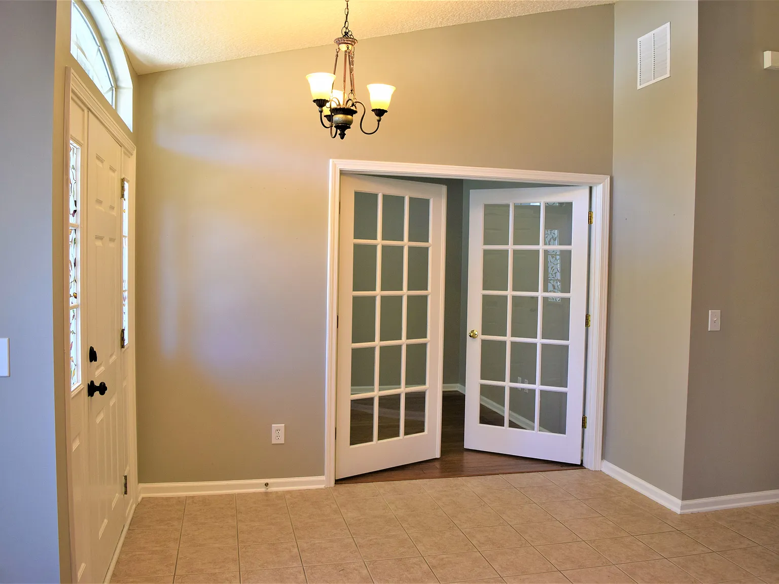 3 bed, 1861 sqft, $2,425 — Photo 3