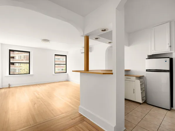 240 East 24th Street image 1 of 6