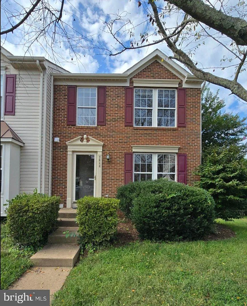 3 bed, 3.5 bath, 1740 sqft, $2,900 — Photo 2