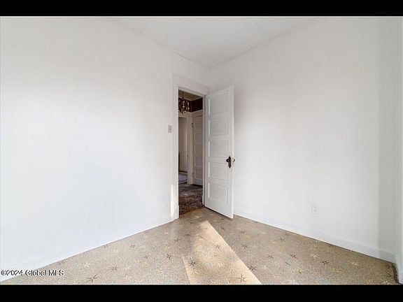 3rd image of 117 N Pine Ave #1