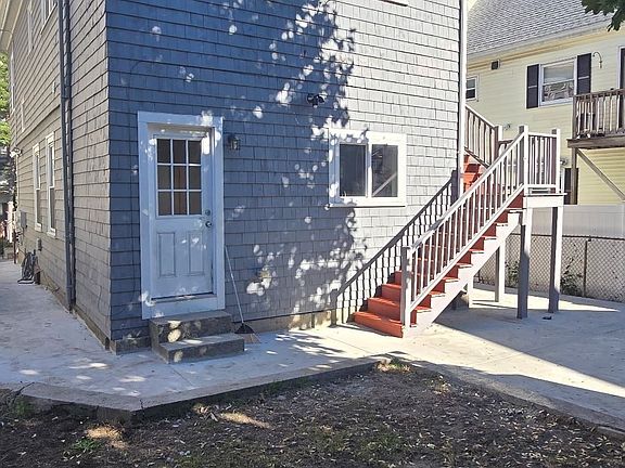 3rd image of 376 Ferry St