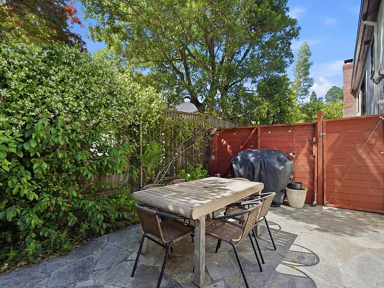 284 E Blithedale Ave — Photo 65