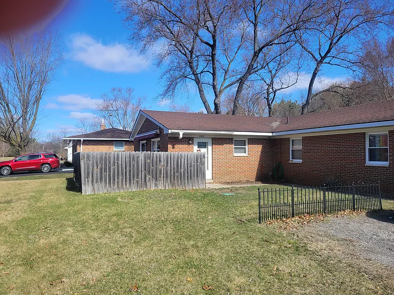 4656 Dexter Pinckney Rd — Photo 1