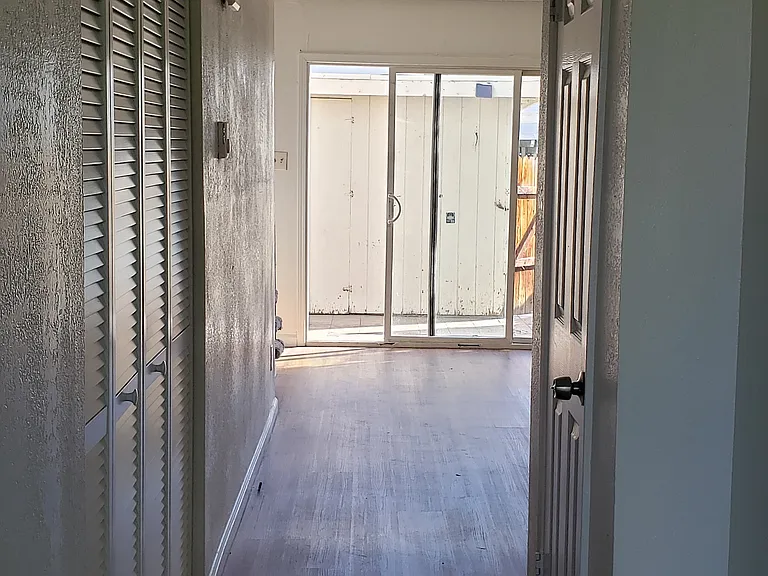 150 Smithridge Park — Photo 2