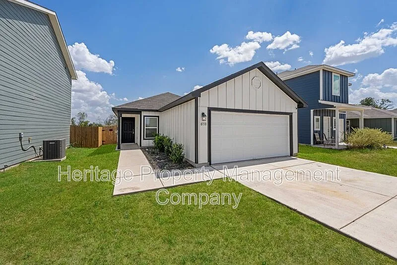3 bed, 2.0 bath, 1248 sqft, $1,850 — Photo 2