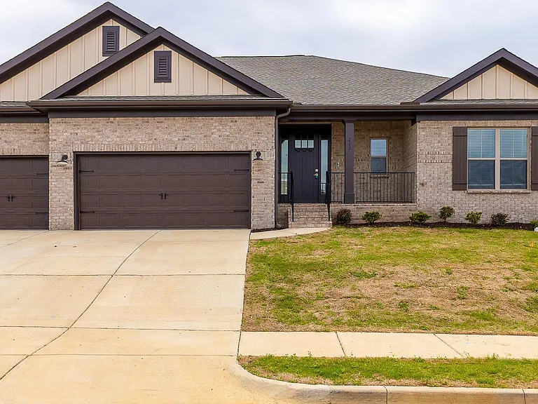 217 John Clift Cir — Photo 1