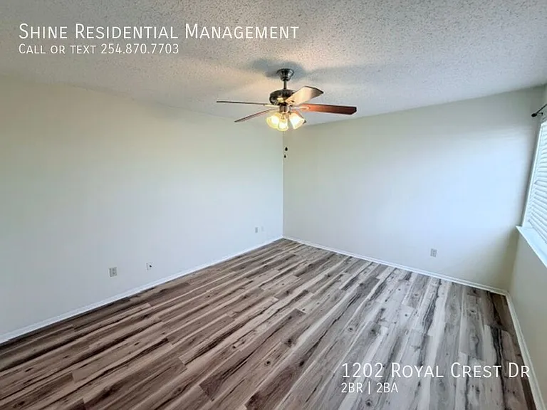 1202 Royal Crest Dr — Photo 32
