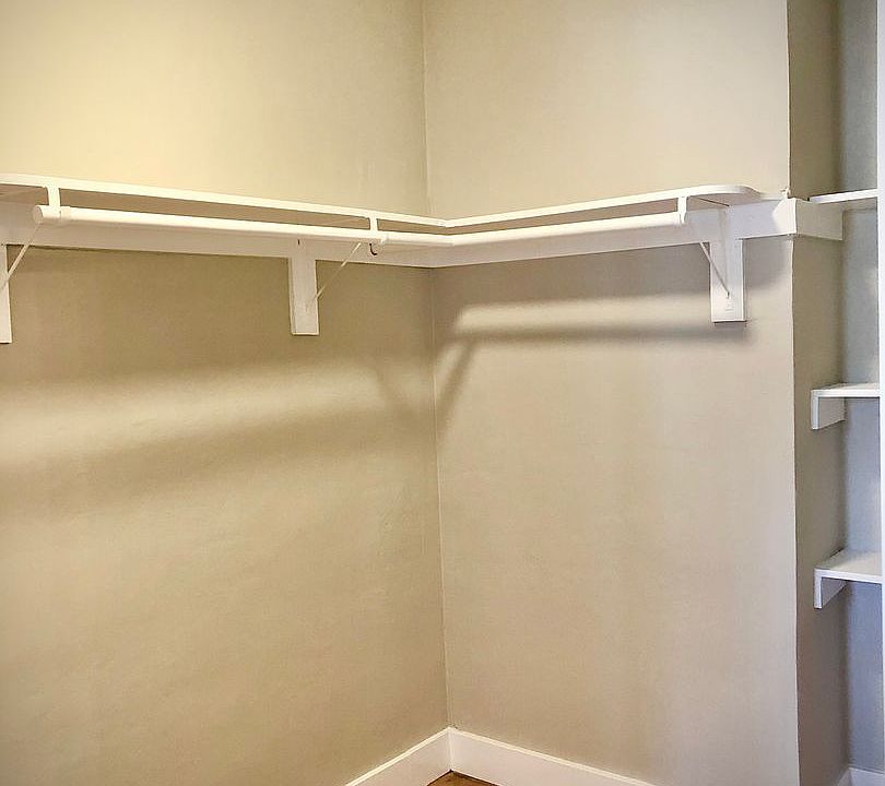 1st image of 427 S Mariposa Ave APT 404