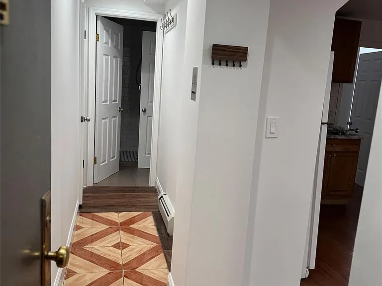 2031 Tomlinson Ave #1R — Photo 2