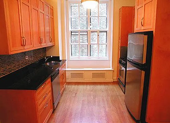 Rented by Verdi Square Realty | media 3