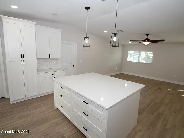 580 Pine Tree Dr — Photo 3