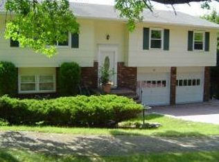 15 Lettie Ln, Wanaque, NJ 07465