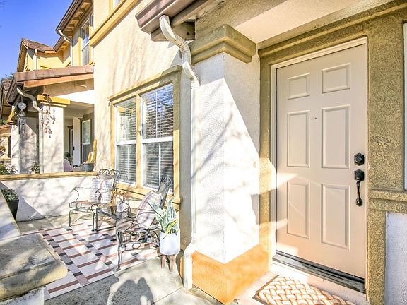 3rd image of 1031 Santa Rosa Ct