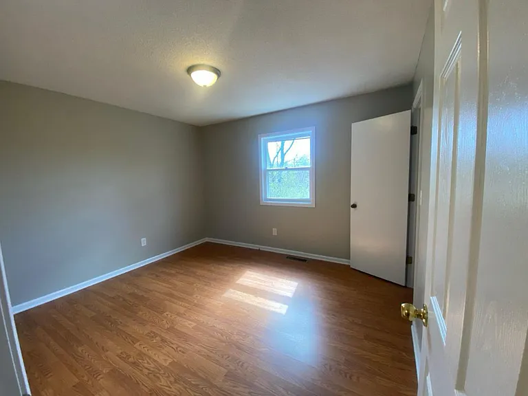 1704 Oak Hill Dr — Photo 5