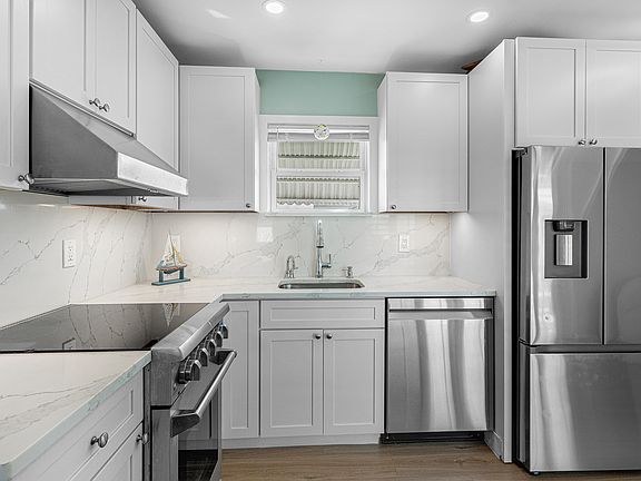 5th image of 209 Java Drive #K