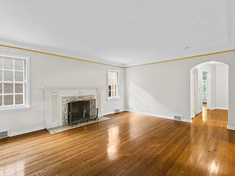 16520 Baylis St #2 — Photo 3