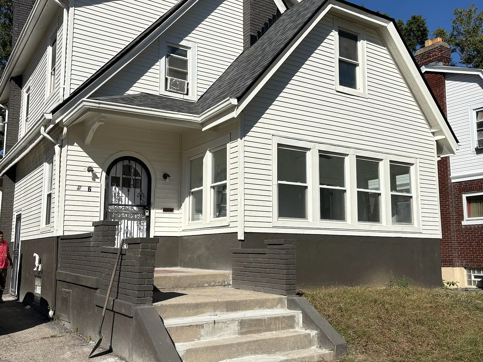 3 bed, 1.5 bath, 1965 sqft, $1,900 — Photo 1