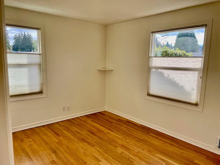 1203 E Georgiana St — Photo 11
