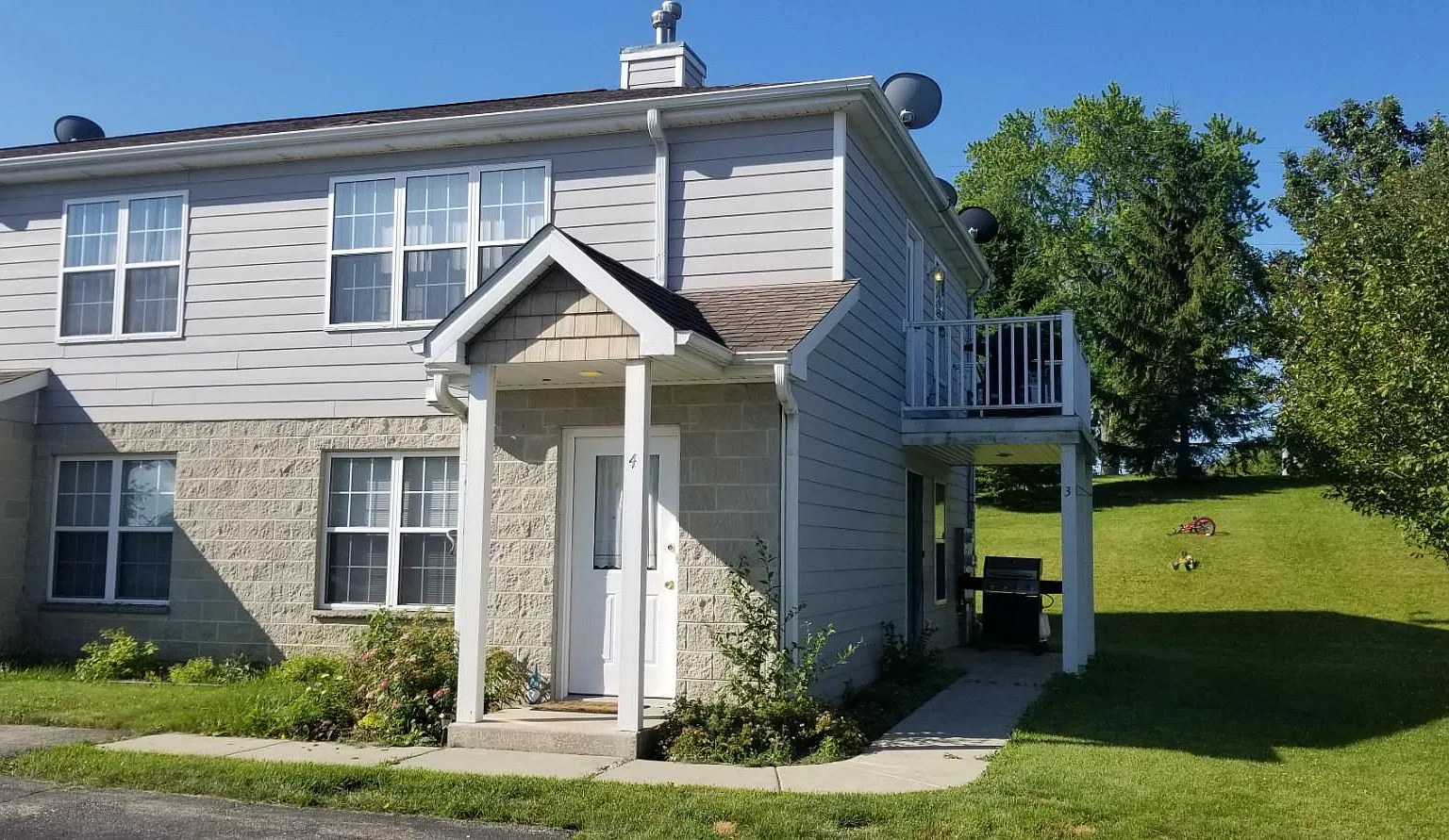 2 bed, 870 sqft, $1,400 — Photo 1