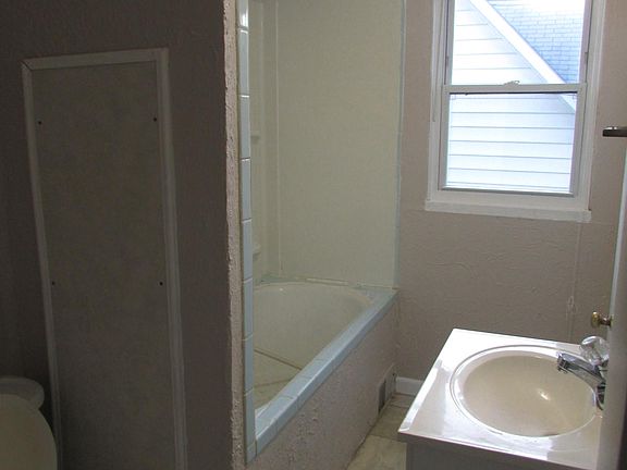 2nd floor bathroom