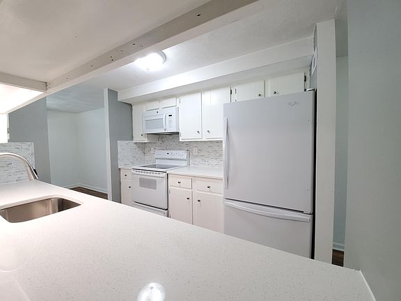 4th image of 1 Black Oak Dr #A