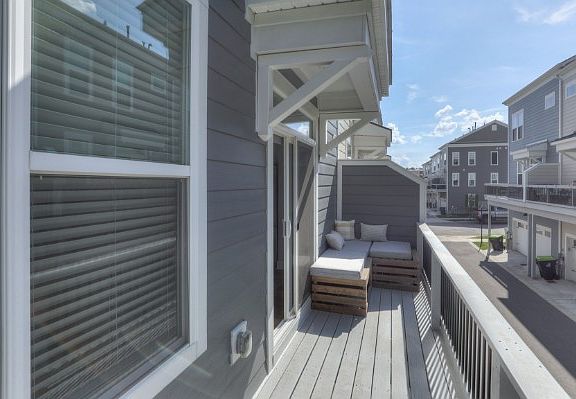 4th image of 600 Heck Ln