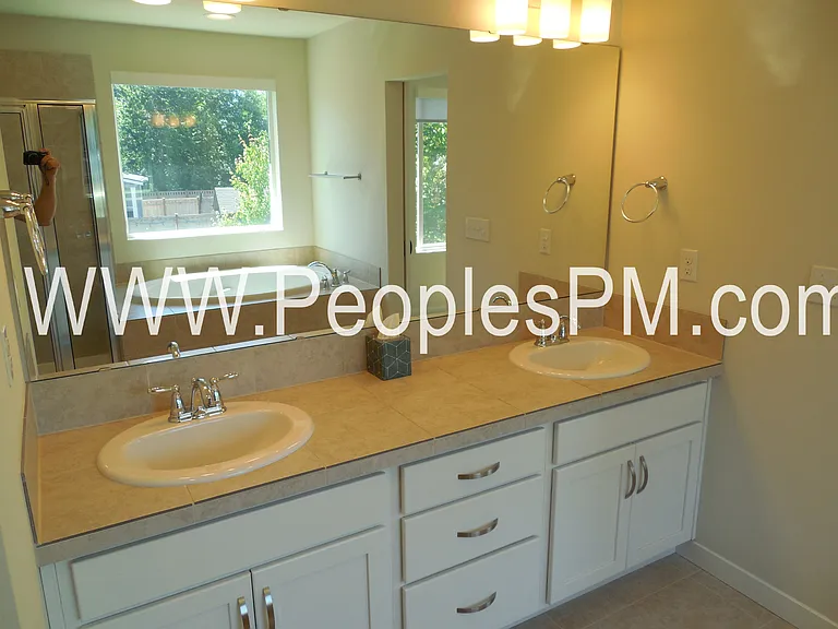 Suite Bathroom