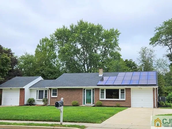 45 Edgemere Ave, Plainsboro, NJ 08536
