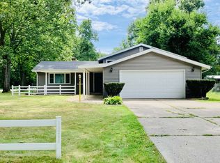 11290 Birchway Dr, Osceola, IN 46561